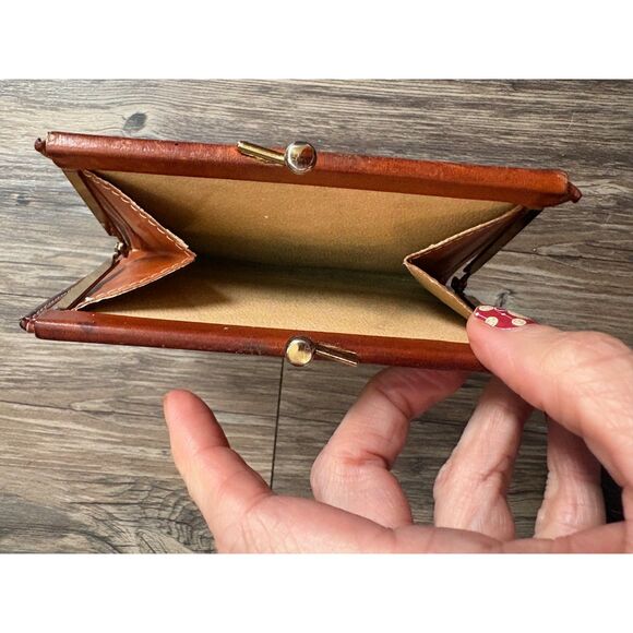 VTG Dooney & Bourke Brown British Tan All Weather Leather Kiss Lock Wallet - Picture 9 of 12